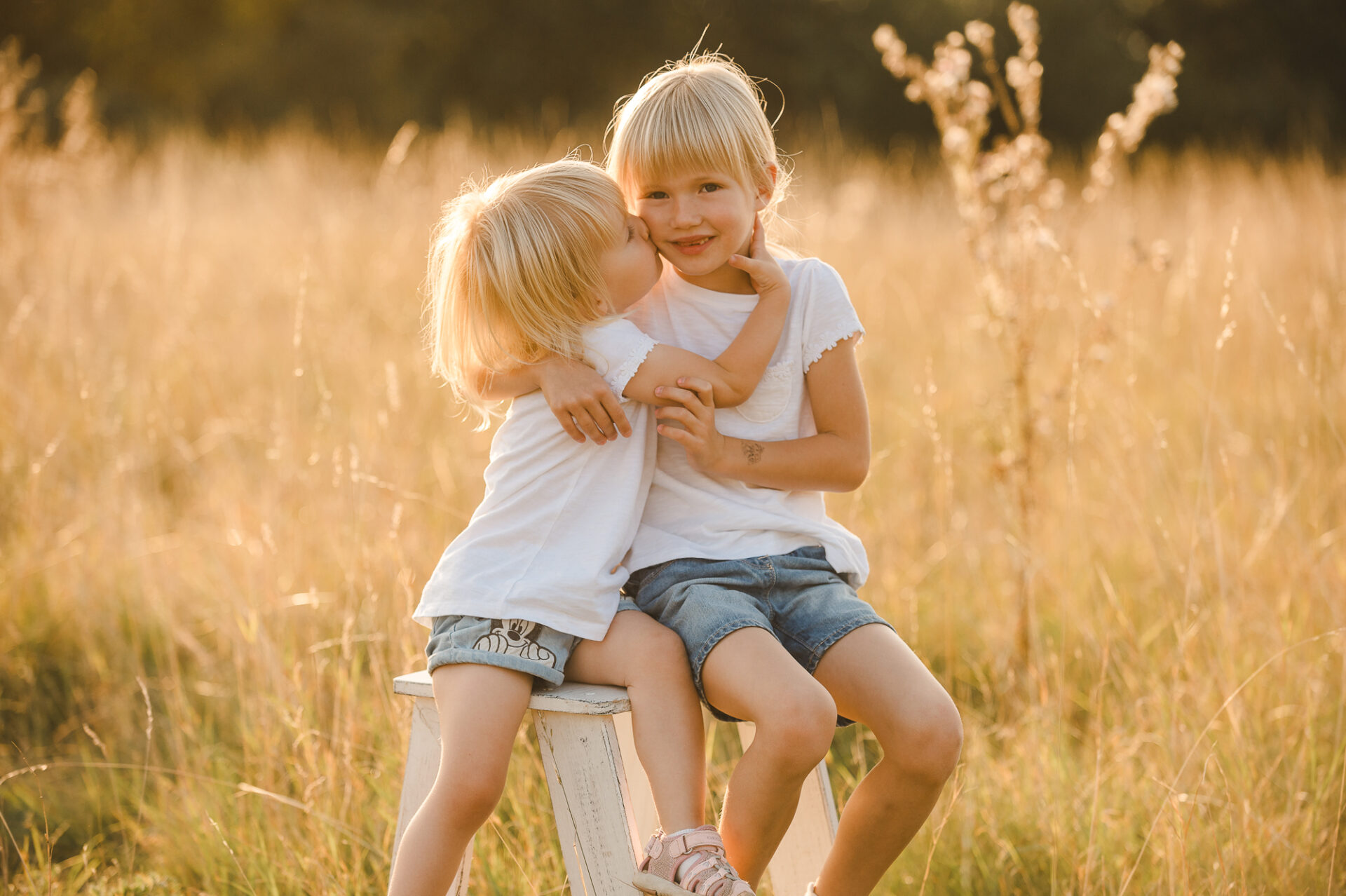 Tessa Trommer Fotografie Geschwister Abendlicht Familienshooting Erfurt Sommer