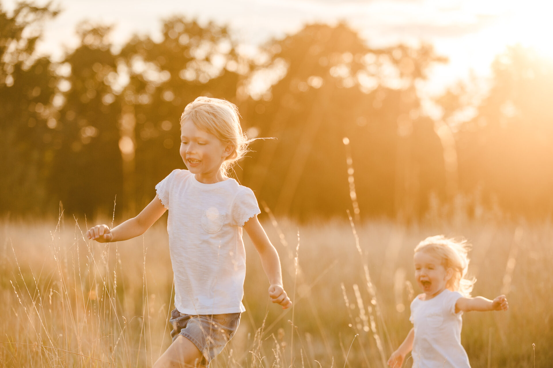 Tessa Trommer Fotografie Geschwister Abendlicht Familienshooting Erfurt Sommer 2