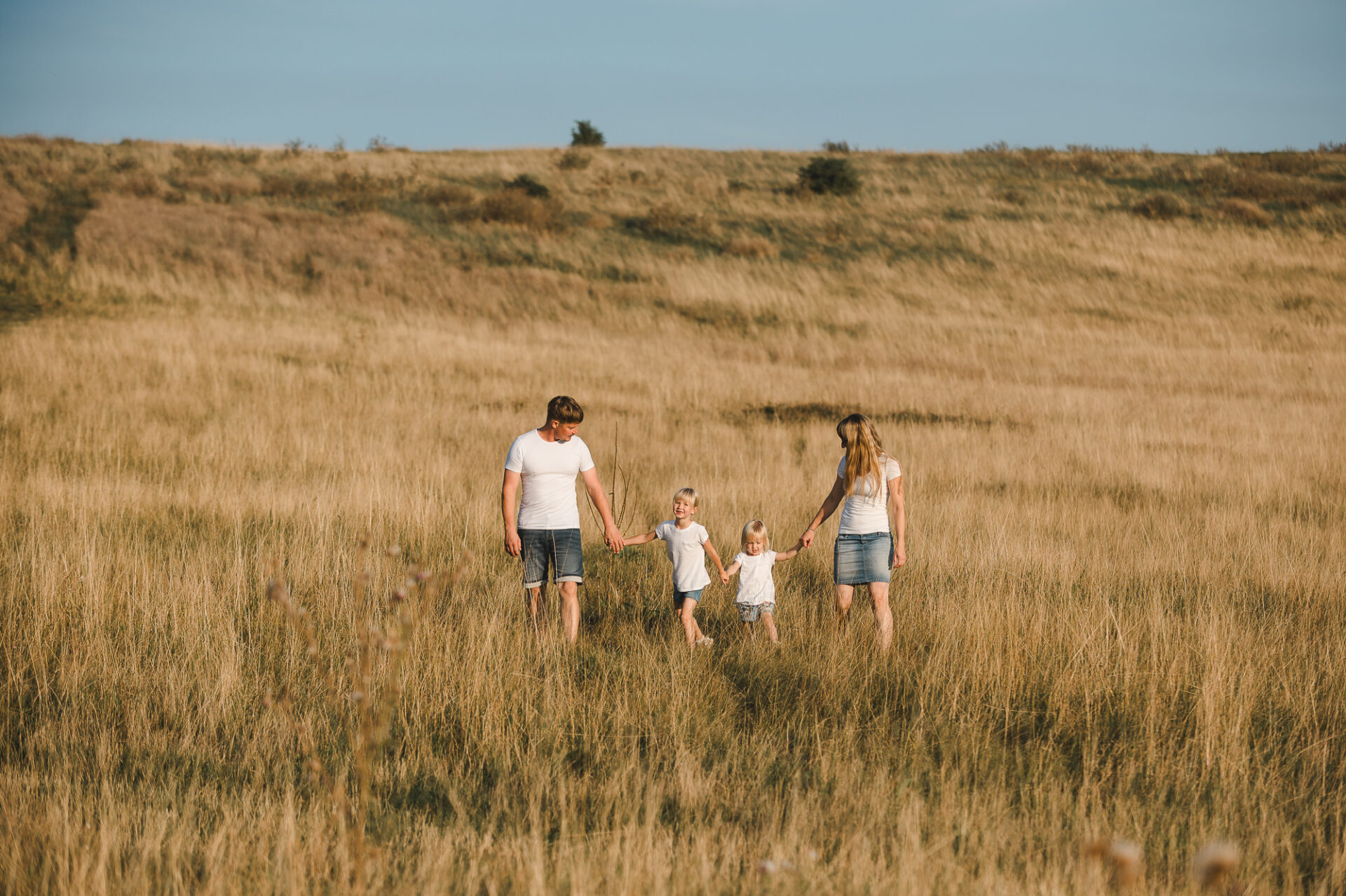 Tessa Trommer Fotografie Mama Tochter Abendlicht Familienshooting Erfurt Sommer